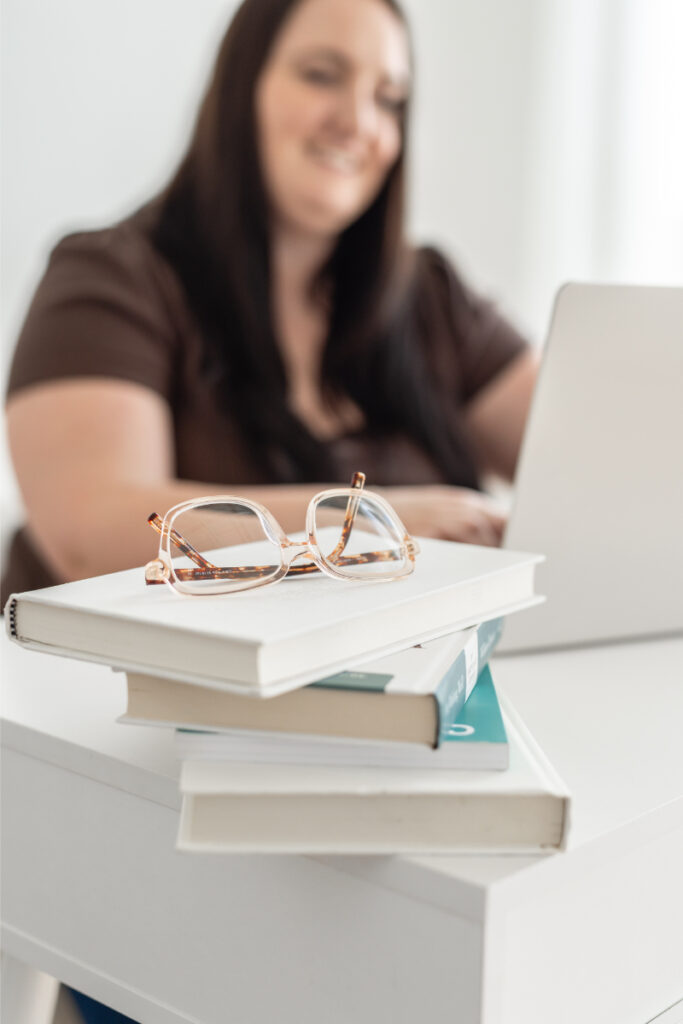 Kara from The Kara Report writes blog post about turning your podcast into a lead-generating funnel.