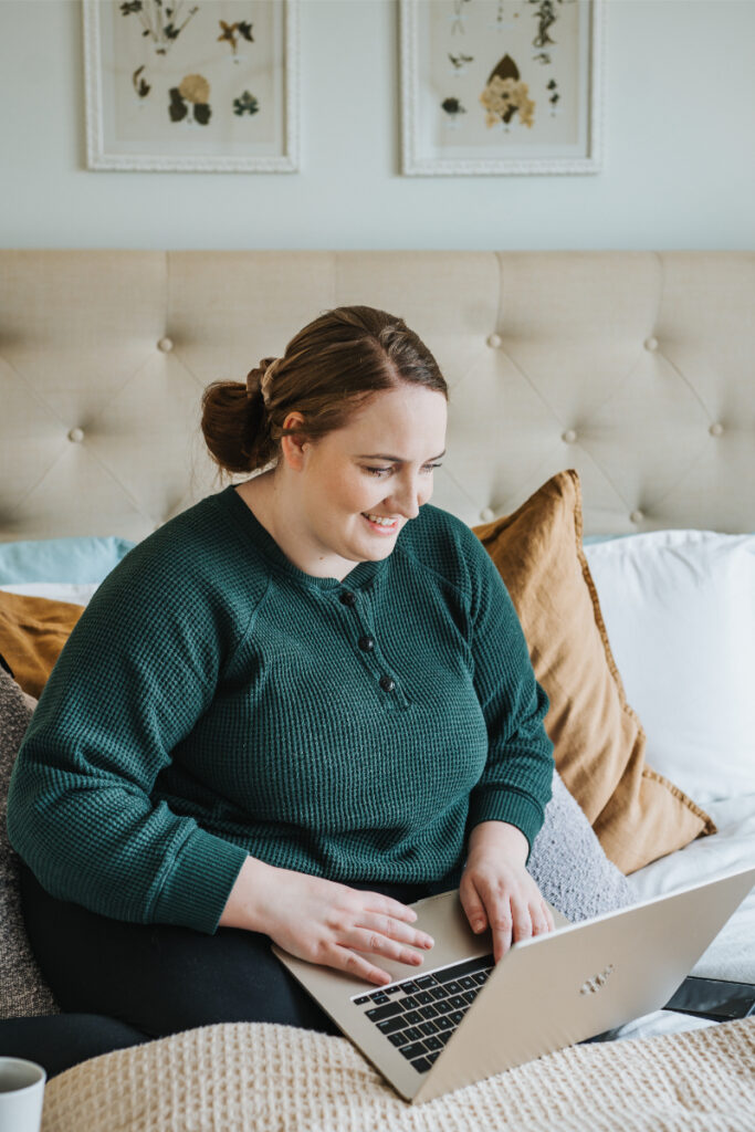 The Kara Report types blog post about how to create a monthly marketing plan around your podcast.