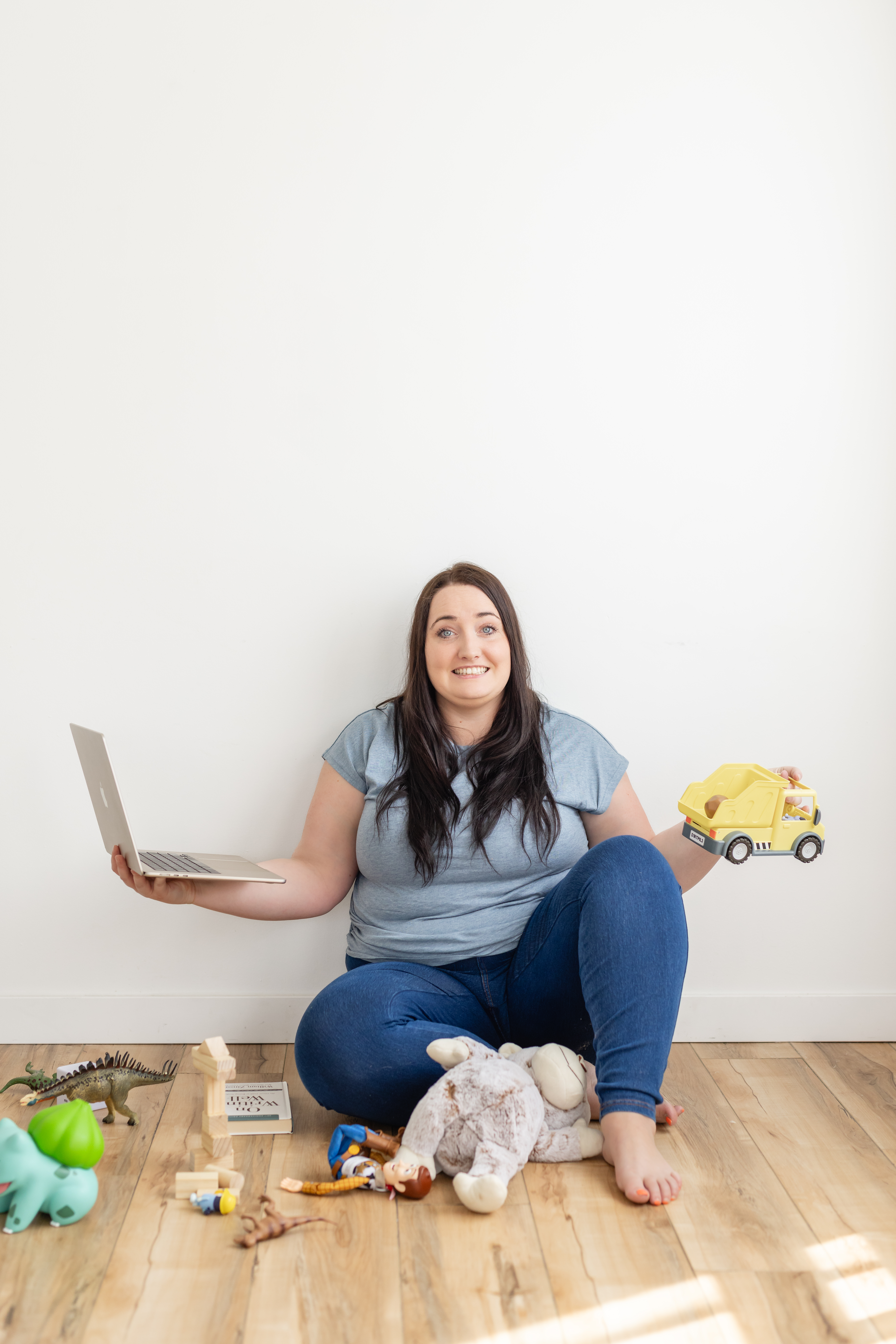 Kara, a working mom, presenting her Emma Grede book review